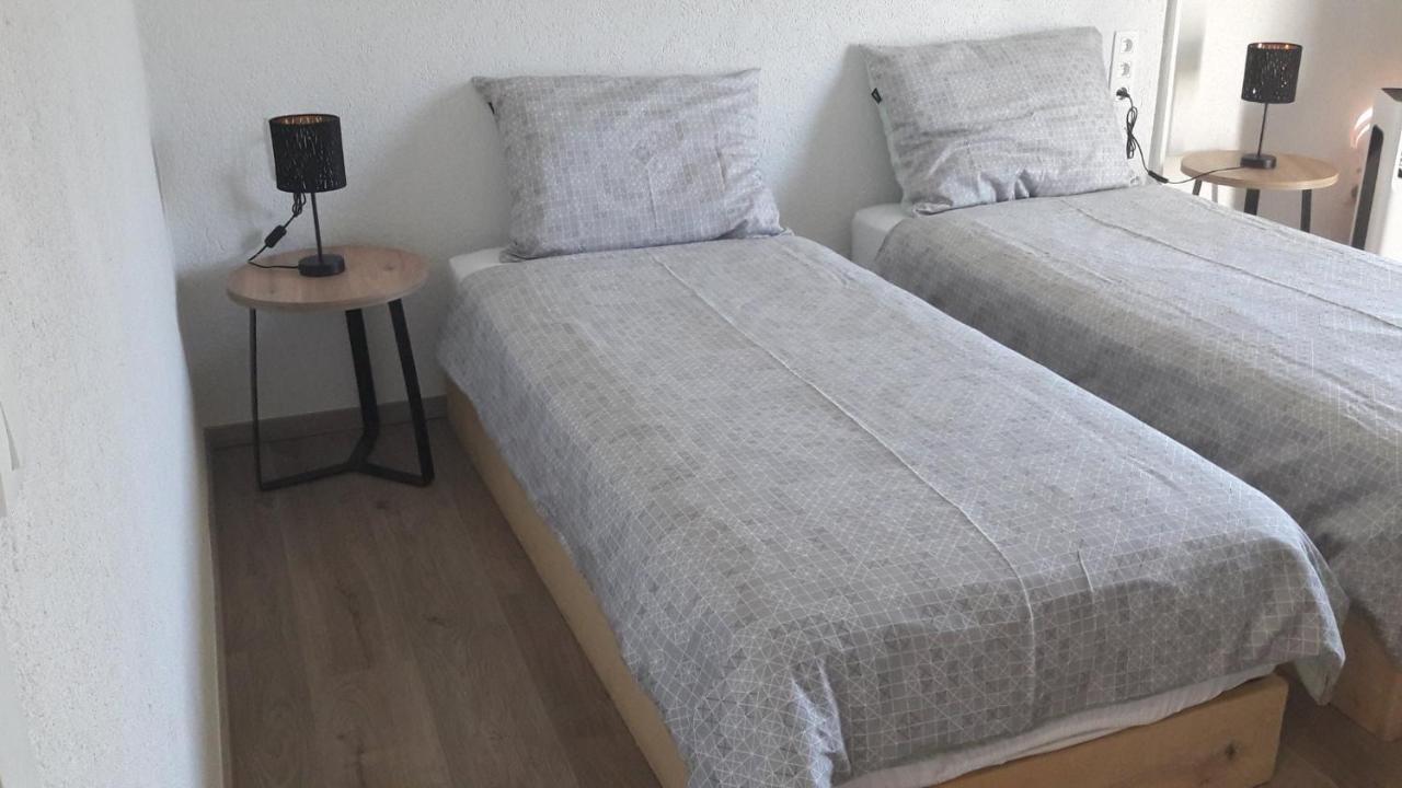 Hotel B&B Mama Mia Оброваць Екстер'єр фото